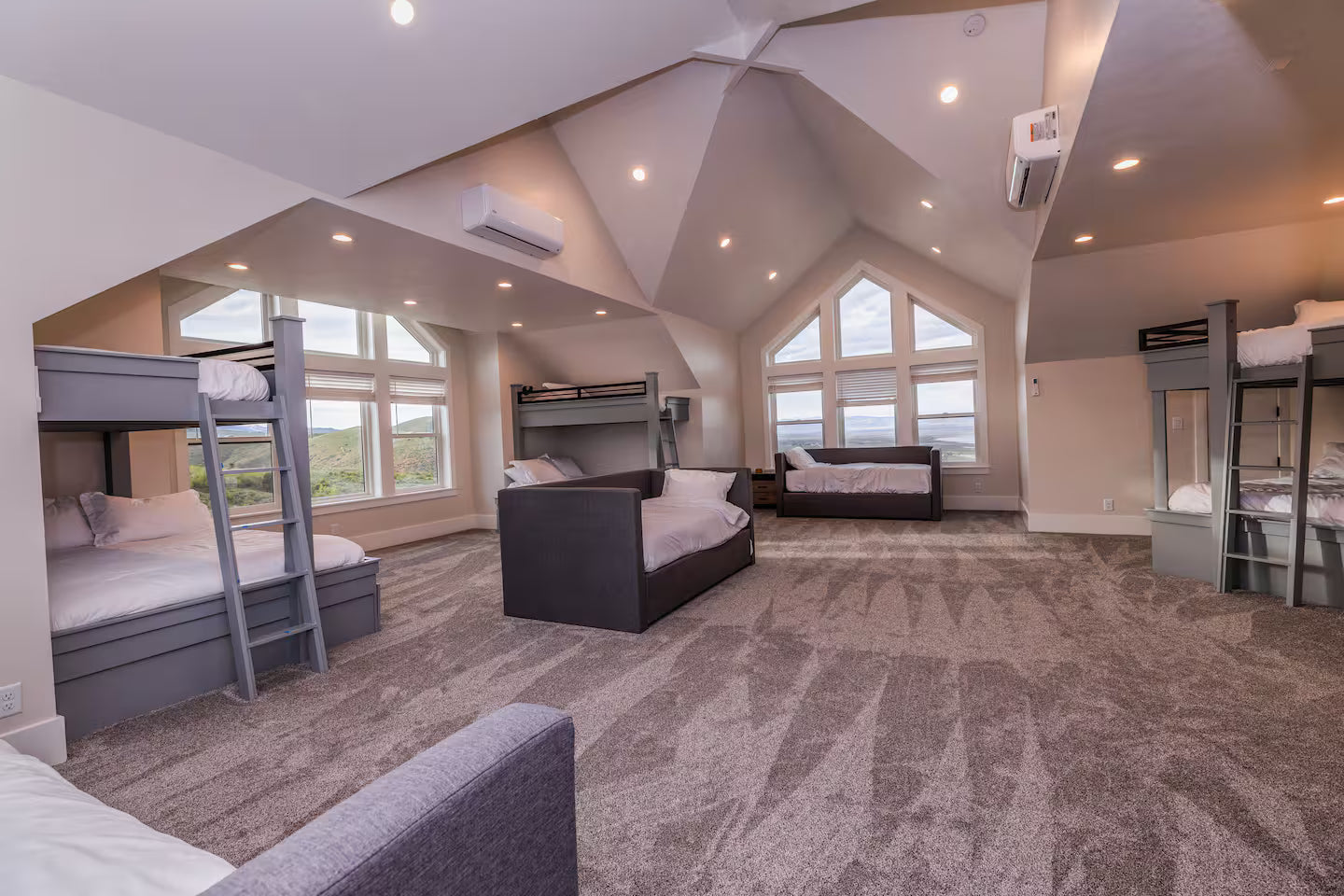 The Milk Chocolate Dream Room - 5 beds available - BEAR LAKE